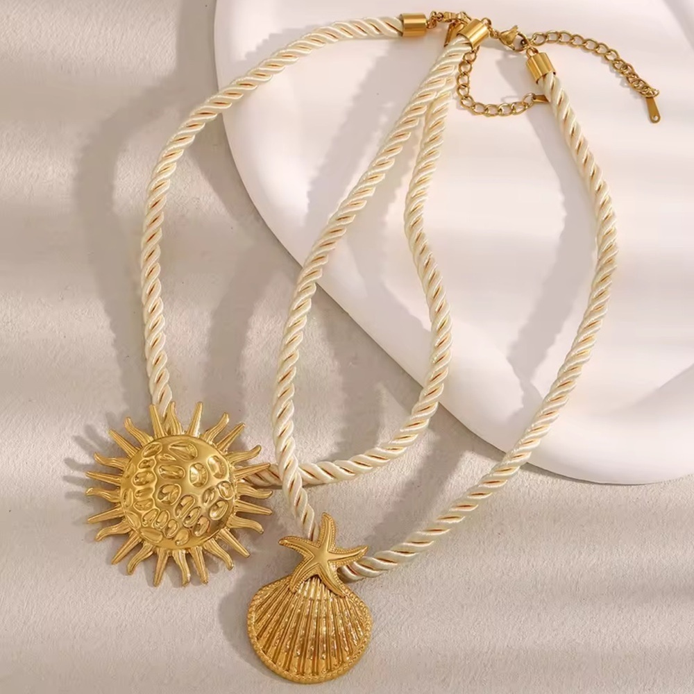 Starfish Seashell 18K Gold Stainless Steel Waterproof Pendant Necklace - Picture 6 of 10